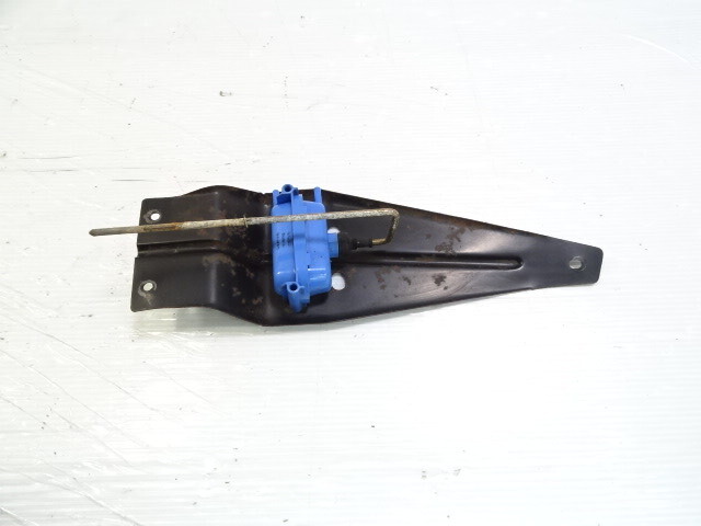 83 Mercedes R107 380SL lock actuator, fuel door vacuum element