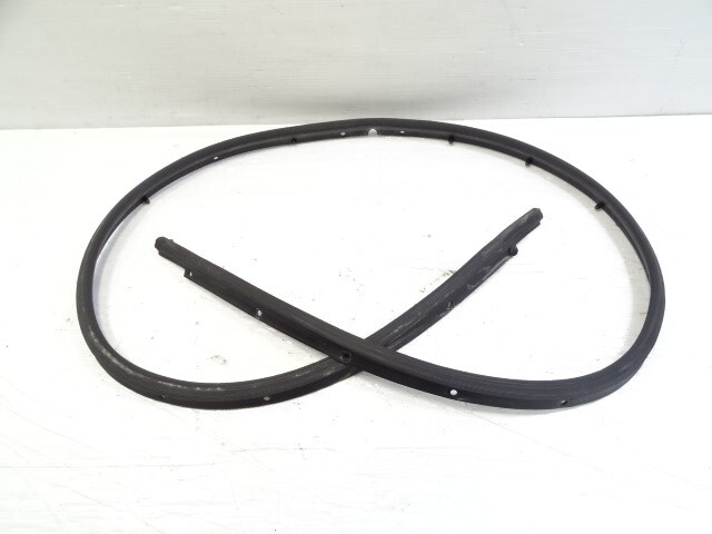 83 Mercedes R107 380SL seal, for hard top