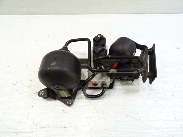 03 Mercedes R230 SL500 valve block, ABC suspension, rear 2203200358