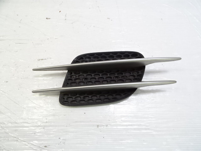 03 Mercedes R230 SL500 grill, fender, right 2306900236