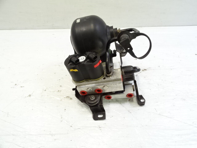 04 Mercedes R230 SL500 valve block, ABC suspension, front 2203201258