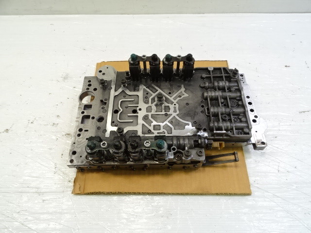 04 Mercedes R230 SL500 valve body with solenoids 722.9 2202701406