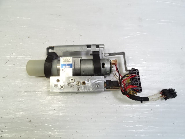 06 Mercedes R171 SLK280 pump, convertible top 1718000030