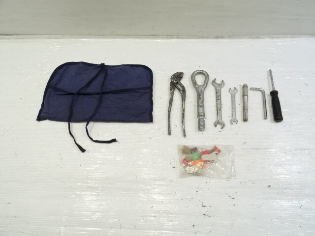 04 Mercedes R230 SL500 tool kit