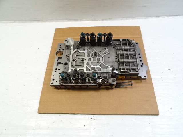 04 Mercedes R230 SL500 valve body with solenoids 722.9 2202703106