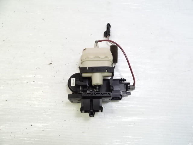 04 Mercedes R230 SL55 actuator, trunk lid lock latch, 2307500185 For Parts