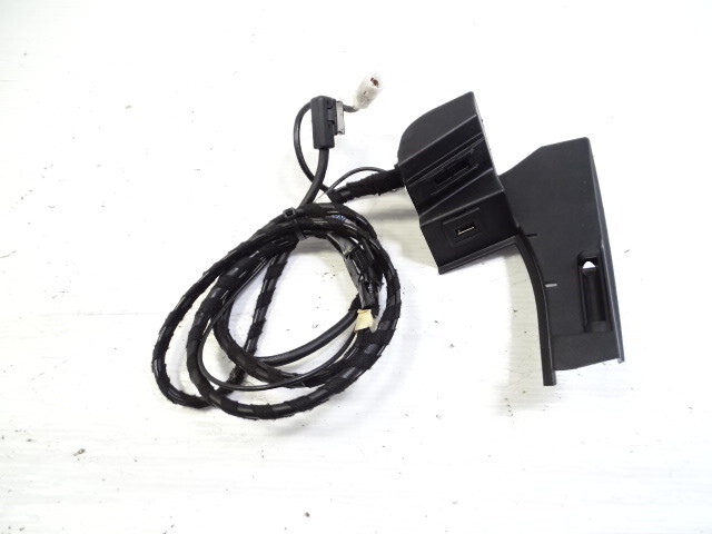 12 Mercedes W204 C63 cable, ipod aux usb adapter control, 2048207015