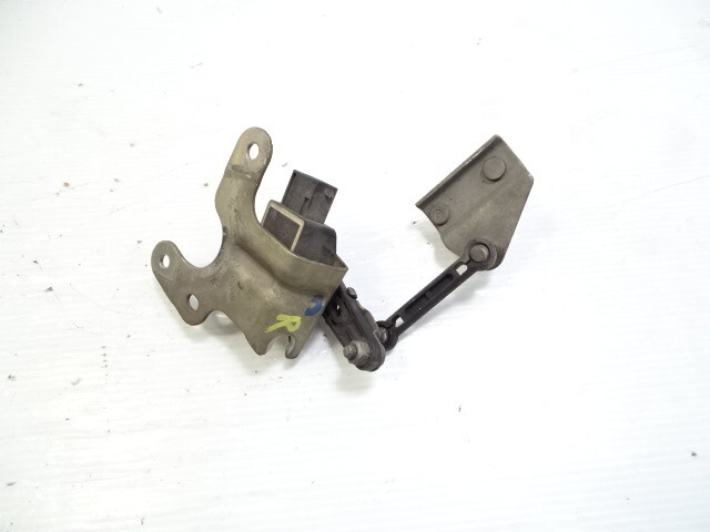 12 Mercedes W204 C63 sensor, suspension level, rear 0045429918