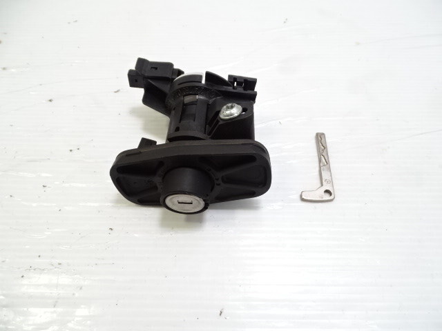 12 Mercedes W204 C63 lock, for trunk lid w / key 2047580014