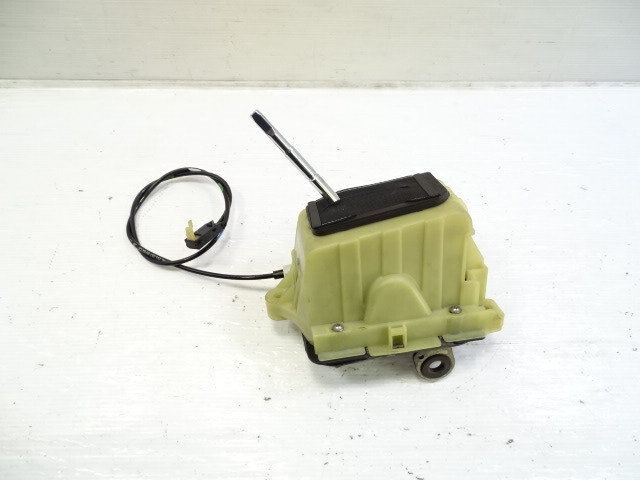 12 Mercedes W204 C63 gear shifter assembly 2042677624