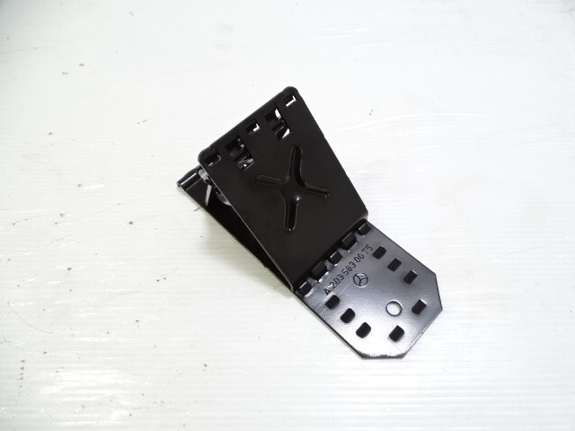 12 Mercedes W204 C63 spare tire wheel choke, 2035830075