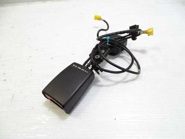 12 Mercedes W204 C63 seat belt buckle, right front 2078601669 black