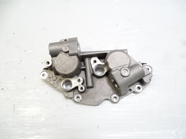 12 Mercedes W204 C63 camshaft adjuster cover right, 1560500218 M156