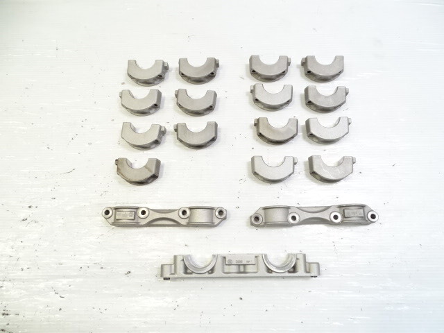 12 Mercedes W204 C63 camshaft holder barcket set, left / right