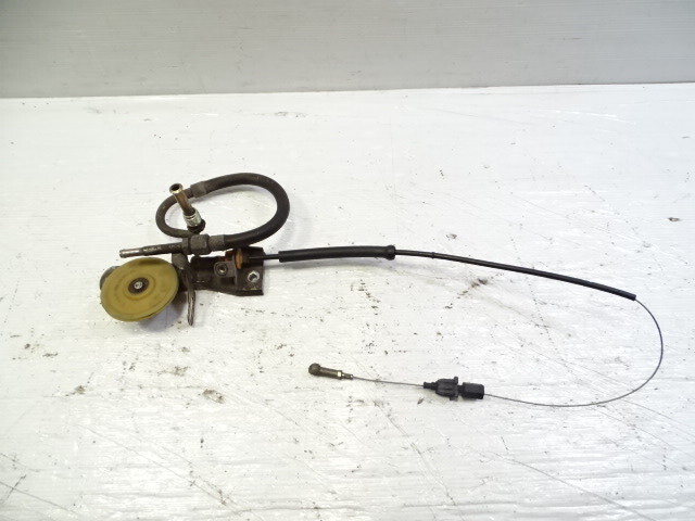 87 Porsche 928 S4 throttle cable roller, 92811064201