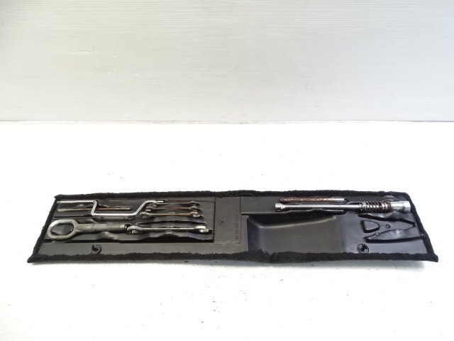 87 Porsche 928 S4 tool kit w/holder liner 92855118106