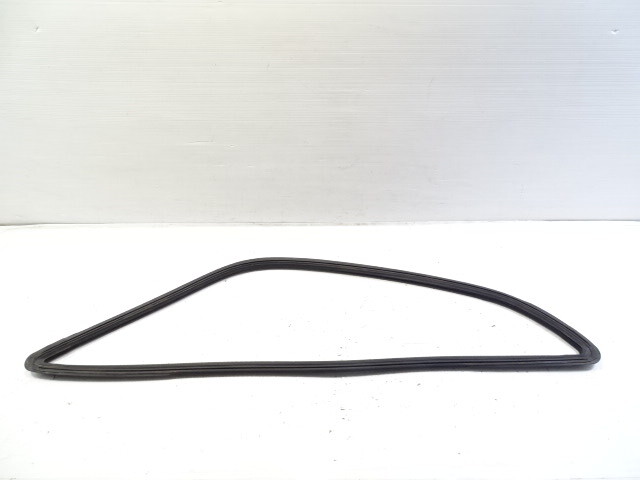 87 Porsche 928 S4 seal, quarter window, right 	92854304604