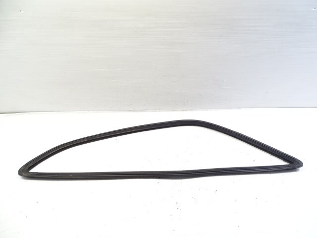 87 Porsche 928 S4 seal, quarter window, left 92854303704
