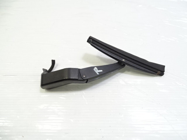 96 Mercedes R129 SL320 wiper arm, right headlight