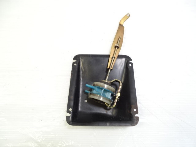 80 Mercedes W116 300SD lock actuator, trunk vacuum element
