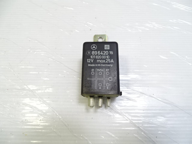 80 Mercedes W116 300SD relay rear window heated windshield, 1078200010