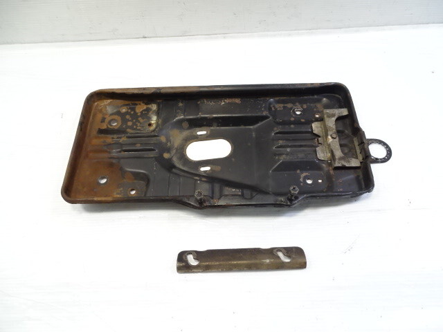 80 Mercedes W116 300SD battery holder tray