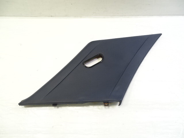 80 Mercedes W116 300SD trim, interior, c-pillar, left rear blue