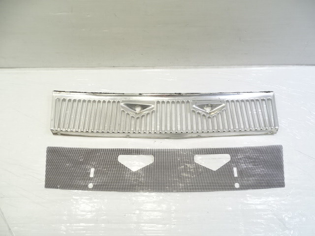80 Mercedes W116 300SD trim, hood vent windshield grille cowl