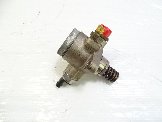 11 Audi A8 D4 fuel pump, high pressure valve, left 079127025al