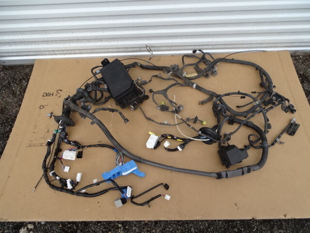 10 Lexus GX460 wiring harness w/ fuse box, engine room 82111-60g90c