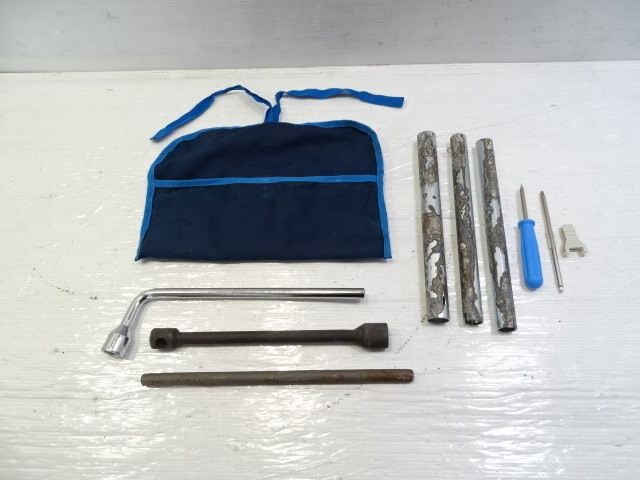 2015 Mercedes W463 G63 tool kit with lug wrench