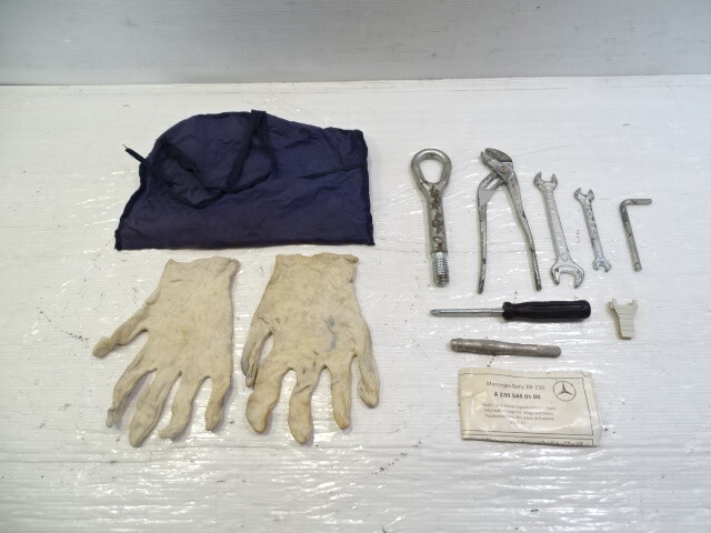 03 Mercedes R230 SL500 tool kit