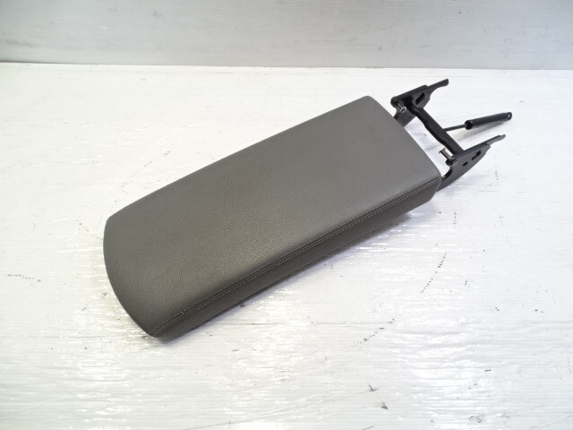 03 Mercedes R230 SL500 armrest, center console lid, gray