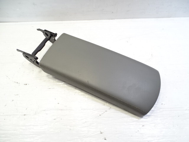 03 Mercedes R230 SL500 armrest, center console lid, gray