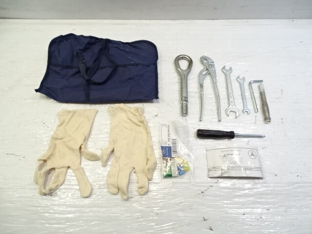 06 Mercedes R230 SL500 tool kit