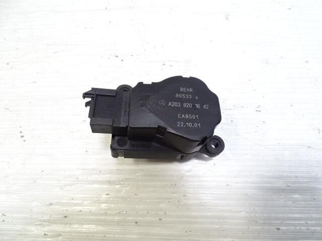 02 Mercedes W463 G500 heater flap actuator, 2038201642