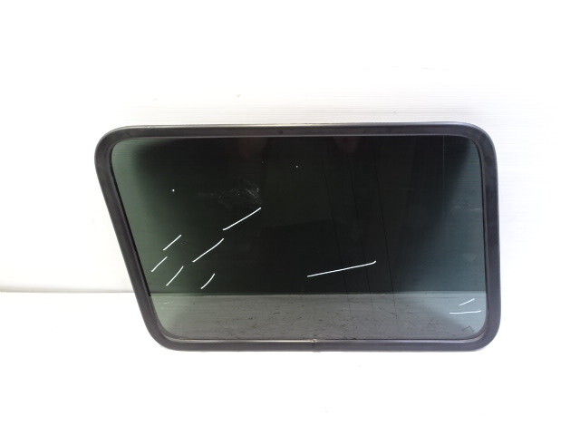 02 Mercedes W463 G500 window glass, left quarter w/seal