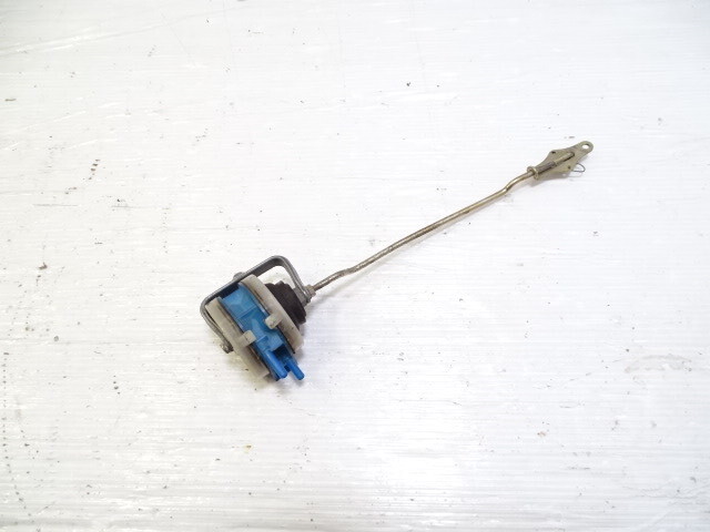 84 Mercedes R107 380SL lock actuator, door vacuum element