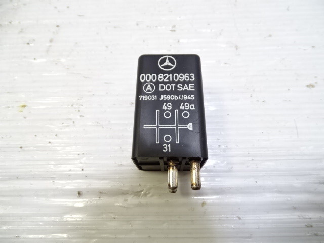 84 Mercedes R107 380SL relay, flasher 0008210963