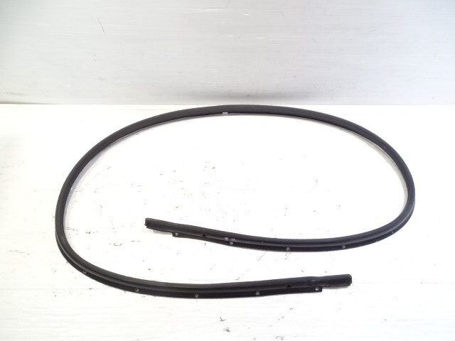 84 Mercedes R107 380SL seal, for hard top