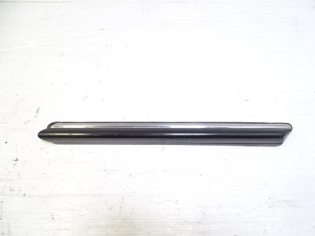84 Mercedes R107 380SL trim, exterior, fender moulding, right