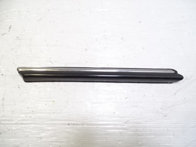 84 Mercedes R107 380SL trim, exterior, fender moulding, left