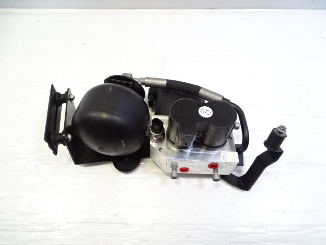08 Mercedes R230 SL550 valve block, ABC suspension, rear 2213200358