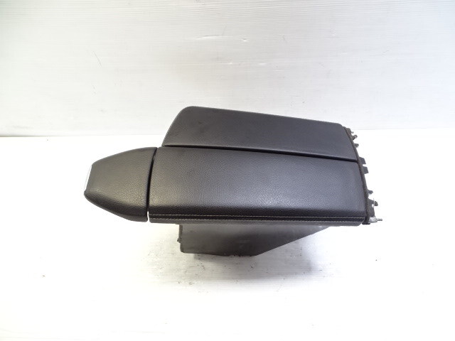 13 Mercedes X166 GL450 center console armrest black 1666800819