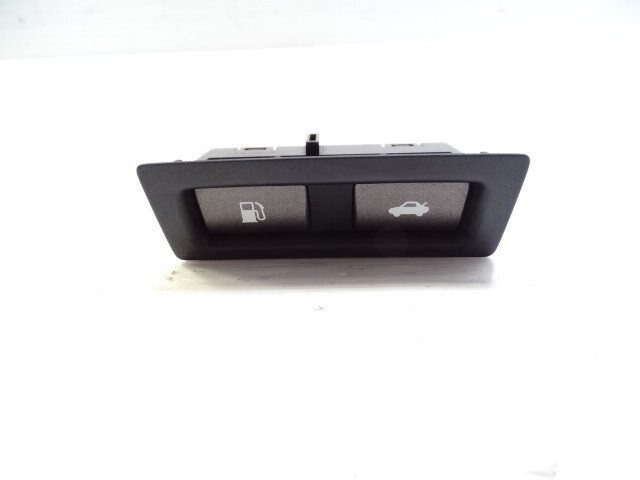 11 Lexus LS460 switch, fuel door and trunk lid open 84840-50031