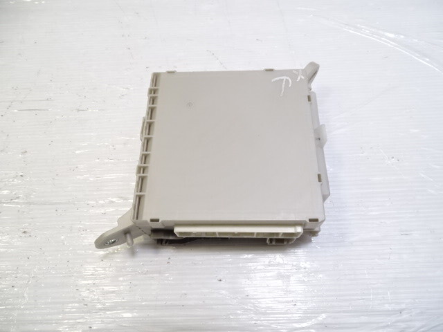 11 Lexus LS460 module, fuse box, rear 82670-50150