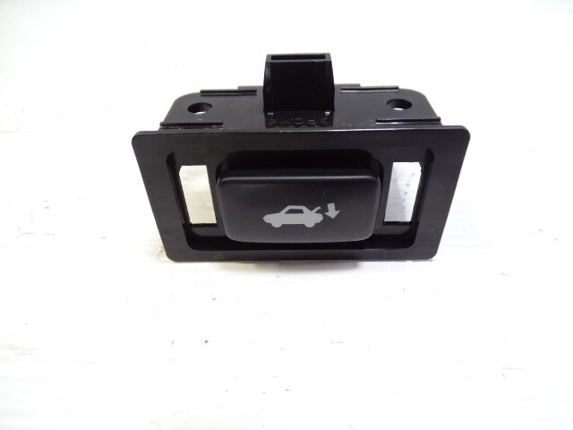 11 Lexus LS460 switch, trunk lid close 84840-50030