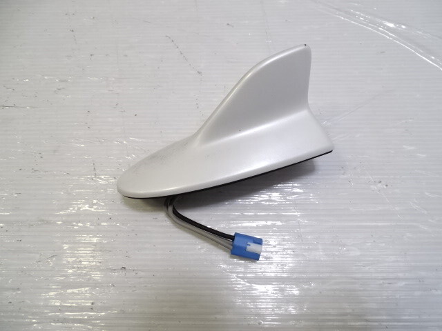 11 Lexus LS460 antenna, roof mounted, shark fin 86760-50130