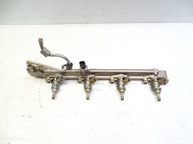 11 Lexus LS460 fuel injector rail w/injectors left 23815-38031
