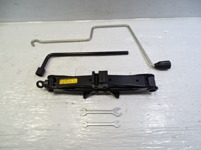 11 Lexus LS460 tire jack with tools 09111-50080